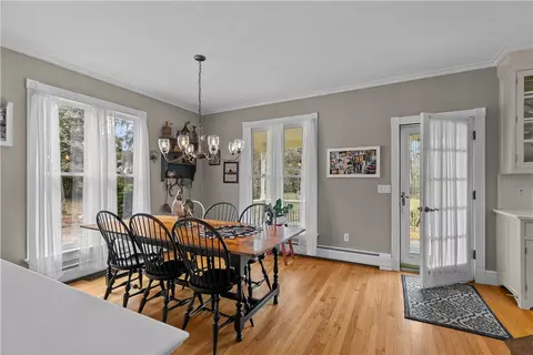Dining - 593 Main St, South Kingstown, RI 02879 photo 3 of 5