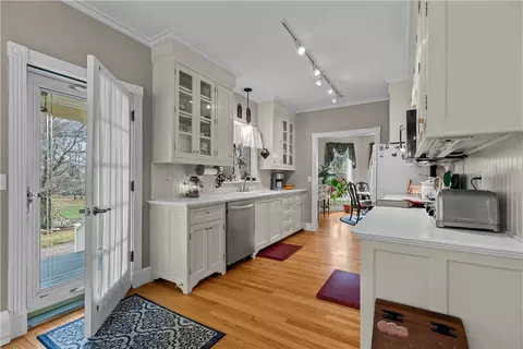 Kitchen - 593 Main St, South Kingstown, RI 02879 photo 4 of 5