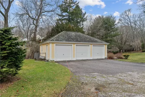 Exterior - 593 Main St, South Kingstown, RI 02879 photo 6 of 12