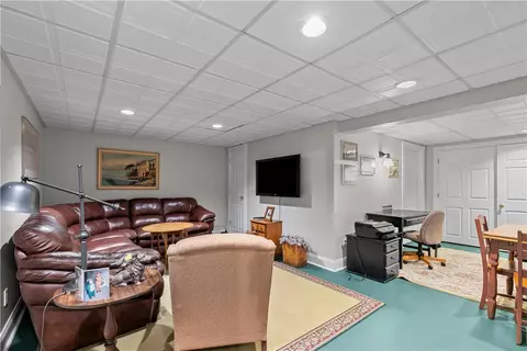 Living - 593 Main St, South Kingstown, RI 02879 photo 6 of 7