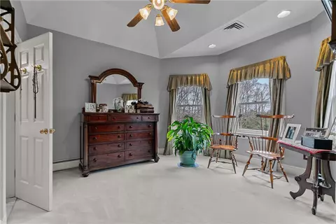 Bedroom - 593 Main St, South Kingstown, RI 02879 photo 3 of 6