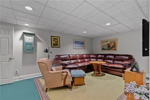 Living - 593 Main St, South Kingstown, RI 02879 photo 7 of 7