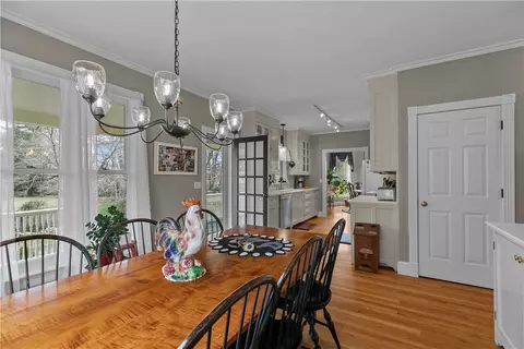 Dining - 593 Main St, South Kingstown, RI 02879 photo 4 of 5