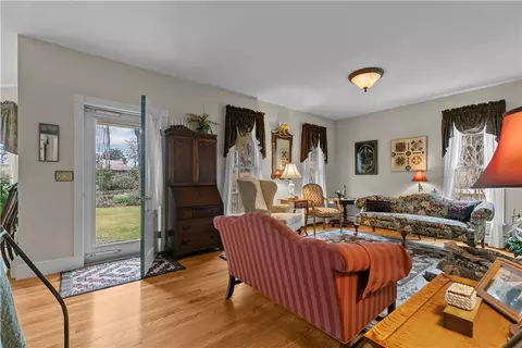 Living - 593 Main St, South Kingstown, RI 02879 photo 2 of 7