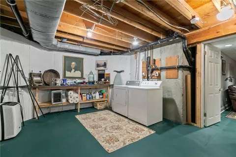 Exterior - 593 Main St, South Kingstown, RI 02879 photo 3 of 12
