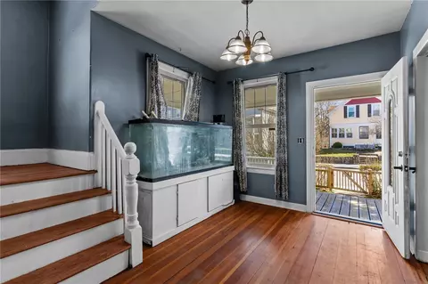 Entry Way - 531 Winter St, Woonsocket, RI 02895 photo 3 of 6