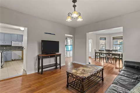 Living - 531 Winter St, Woonsocket, RI 02895 photo 2 of 3