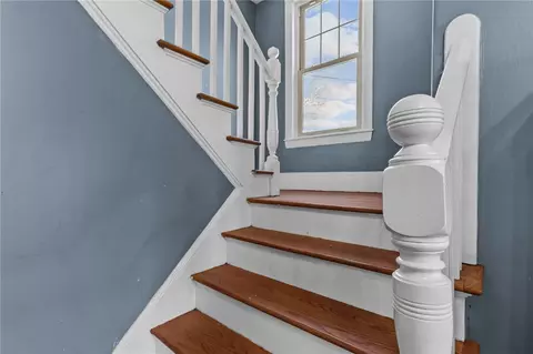 Entry Way - 531 Winter St, Woonsocket, RI 02895 photo 4 of 6
