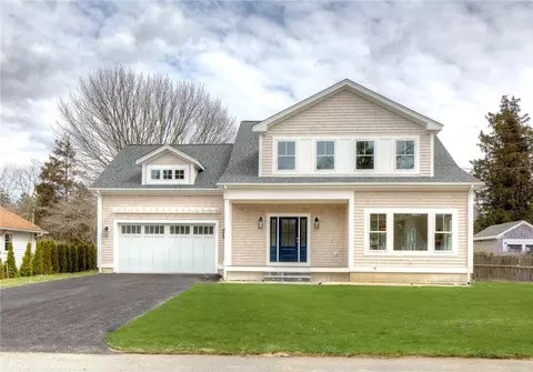 7 Sunset Dr, Barrington, RI 02806