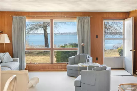 2 Riptide Dr, North Kingstown, RI 02874 photo 2