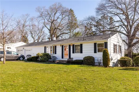 46 Viceroy Rd, Warwick, RI 02886
