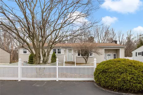 153 Pheasant Dr, Cranston, RI 02920