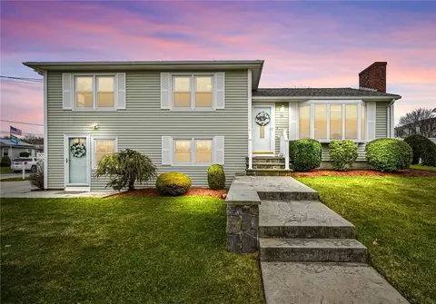 59 Cannon St, Cranston, RI 02920