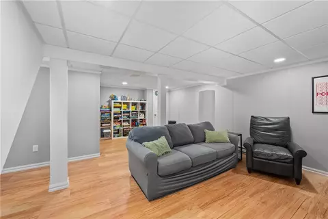 Living - 2 Sandy Ln, Westerly, RI 02891 photo 4 of 7