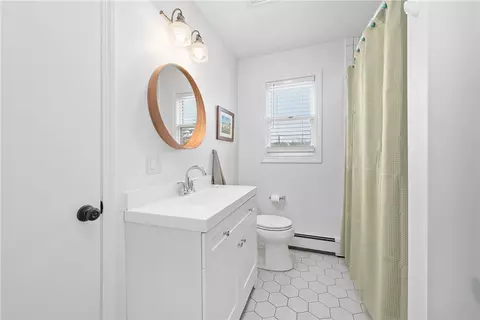 Bath - 2 Sandy Ln, Westerly, RI 02891 photo 1 of 4