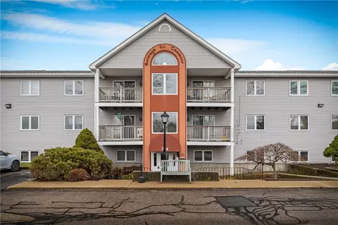 724 Beverage Hill Ave #A4, Pawtucket, RI 02861