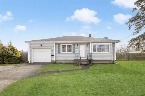 123 Beardsworth Rd, Tiverton, RI 02878