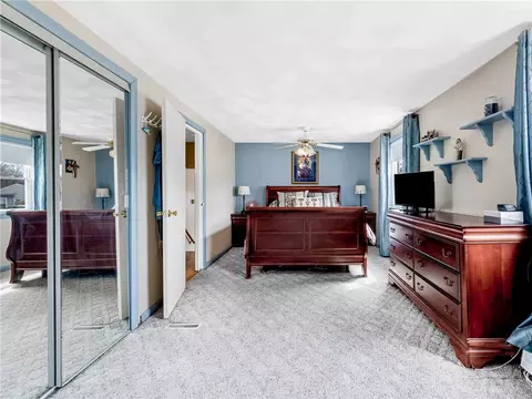 Bedroom - 35 Carnation Dr, Warwick, RI 02886 photo 1 of 4