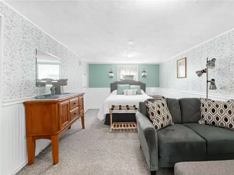 Bedroom - 35 Carnation Dr, Warwick, RI 02886 photo 3 of 4