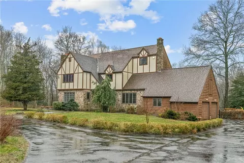 831 Crandall Rd, Tiverton, RI 02878