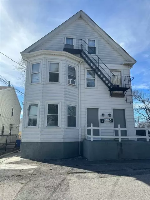 3 W Harry St, Cranston, RI 02920