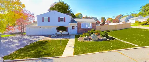 19 John F Kennedy Cir, North Providence, RI 02904