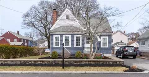 10 Kent Ave, East Providence, RI 02914