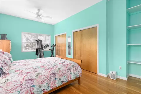 Bedroom - 87 North St, Warwick, RI 02886 photo 2 of 8