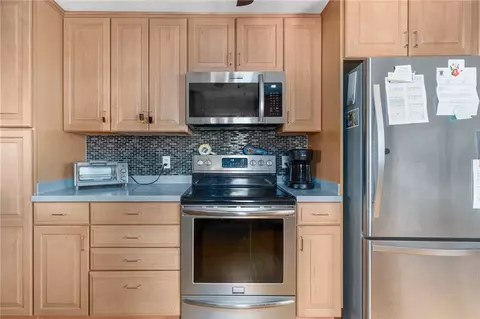Kitchen - 87 North St, Warwick, RI 02886 photo 5 of 9