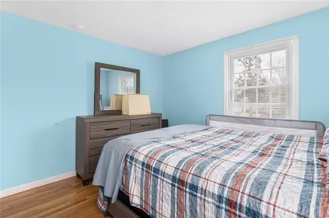 Bedroom - 87 North St, Warwick, RI 02886 photo 5 of 8