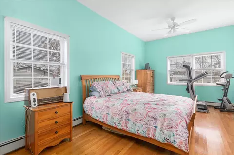 Bedroom - 87 North St, Warwick, RI 02886 photo 1 of 8