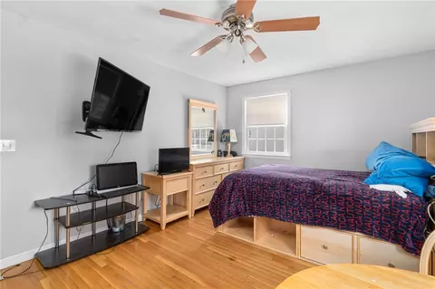 Bedroom - 87 North St, Warwick, RI 02886 photo 7 of 8
