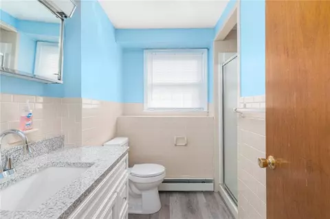 Bath - 87 North St, Warwick, RI 02886 photo 2 of 2