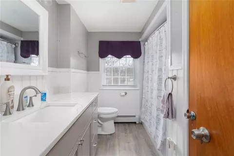 Bath - 87 North St, Warwick, RI 02886 photo 1 of 2
