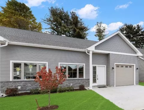 46 W Valley Cir #31, West Warwick, RI 02893