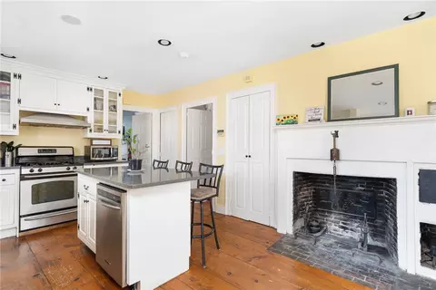 Living - 47 Post Rd, Warwick, RI 02888 photo 1 of 4