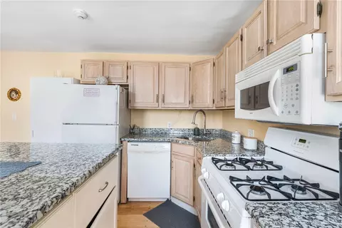 Kitchen - 47 Post Rd, Warwick, RI 02888 photo 6 of 10
