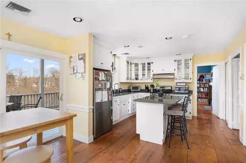 47 Post Rd, Warwick, RI 02888