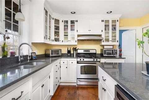 Kitchen - 47 Post Rd, Warwick, RI 02888 photo 3 of 10