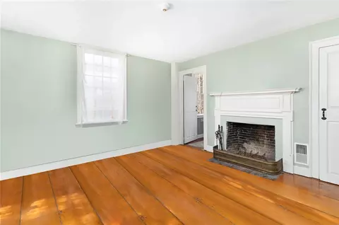 Living - 47 Post Rd, Warwick, RI 02888 photo 2 of 4