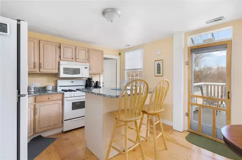 Kitchen - 47 Post Rd, Warwick, RI 02888 photo 7 of 10