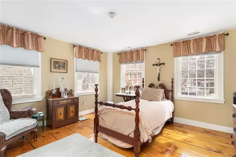 Bedroom - 47 Post Rd, Warwick, RI 02888 photo 3 of 5