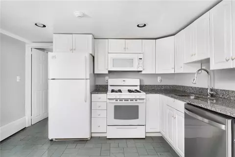 Kitchen - 47 Post Rd, Warwick, RI 02888 photo 8 of 10