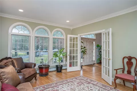 Living - 1560 Copicut Rd, Fall River, MA 02747 photo 6 of 9