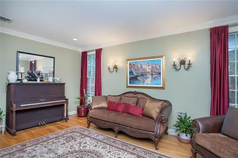 Living - 1560 Copicut Rd, Fall River, MA 02747 photo 5 of 9
