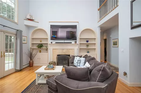 Living - 1560 Copicut Rd, Fall River, MA 02747 photo 3 of 9