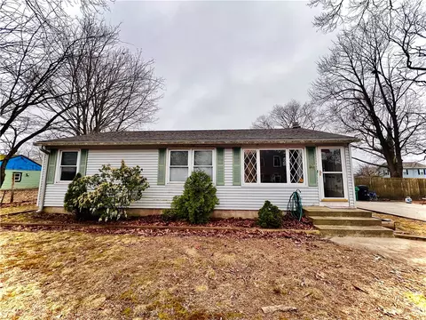 90 Langley St, Warwick, RI 02889