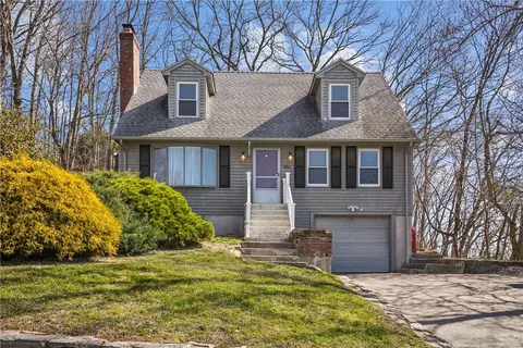 1 Amanda Ct, North Providence, RI 02904