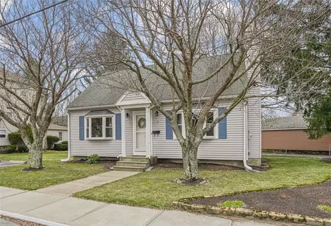 21 Portland St, Lincoln, RI 02838