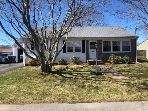 27 Hill View Dr, North Providence, RI 02904